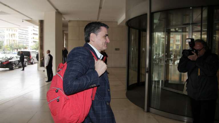 Παραμένουν στην Αθήνα οι θεσμοί, ανοικτά εργασιακά-συντάξεις