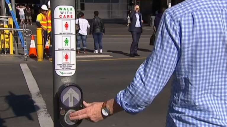 Τα φανάρια στην Αυστραλία έγιναν ...γένους θηλυκού