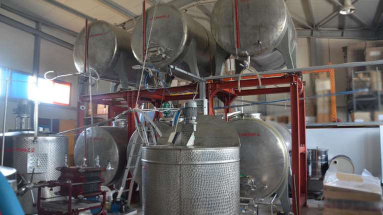 Κύκλωμα με ποτά «μπόμπες» ξήλωσε το ΣΔΟΕ στην Αττική