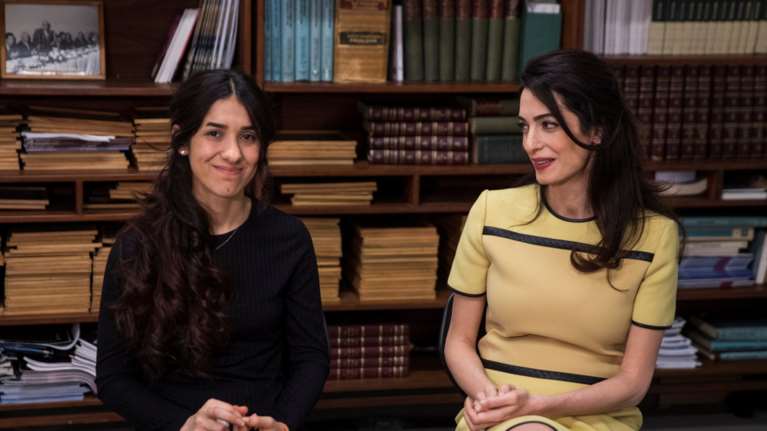 Αμάλ Κλούνεϊ-Νάντια Μουράντ: Mαζί στον «πόλεμο» κατά του ISIS