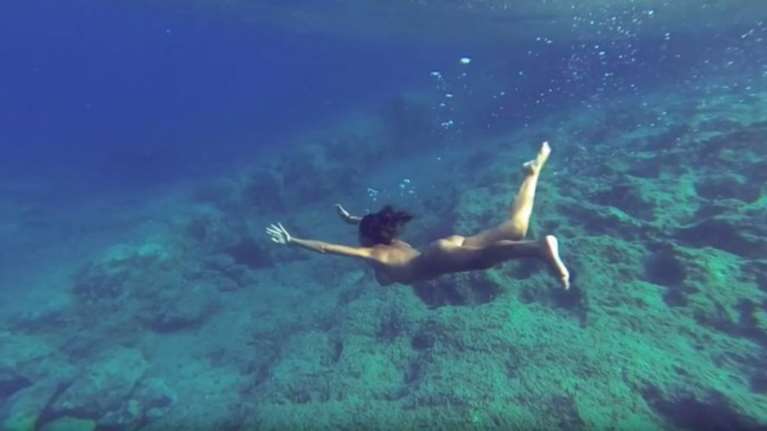 Η Κλέλια Ρένεση ξανά σε βίντεο μαζί με τον αγαπημένο της Μανού Τσάο