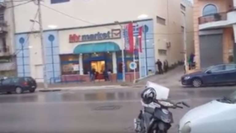 Η στιγμή που η ΕΛΑΣ πυροβολεί τον ληστή στο Καματερό-βίντεο