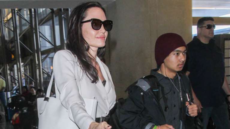 Η single μαμά Αντζελίνα Τζολί πιο στιλάτη από ποτέ μαζί με τα παιδιά της