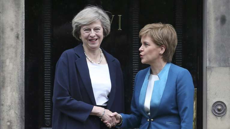 Σκωτία: Νέο δημοψήφισμα - Μέι: Μην παίζετε παιχνίδια