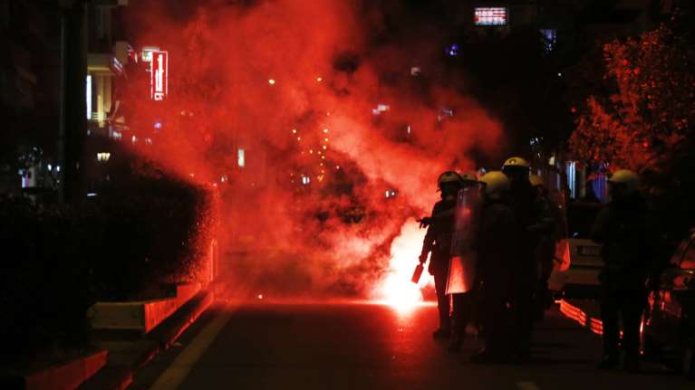 Πεδίο μάχης στου Ζωγράφου με πετροπόλεμο και χημικά