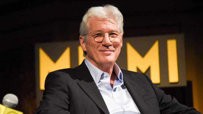 Και ο Ρίτσαρντ Γκιρ ψηφίζει την Κάμαλα Χάρις και καλεί τους Αμερικανούς να πάνε να ψηφίσουν