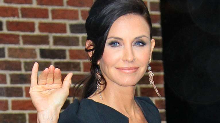 Δείτε τη νέα λαμπερή εμφάνιση της «Μόνικας» από τα Φιλαράκια [Εικόνες]