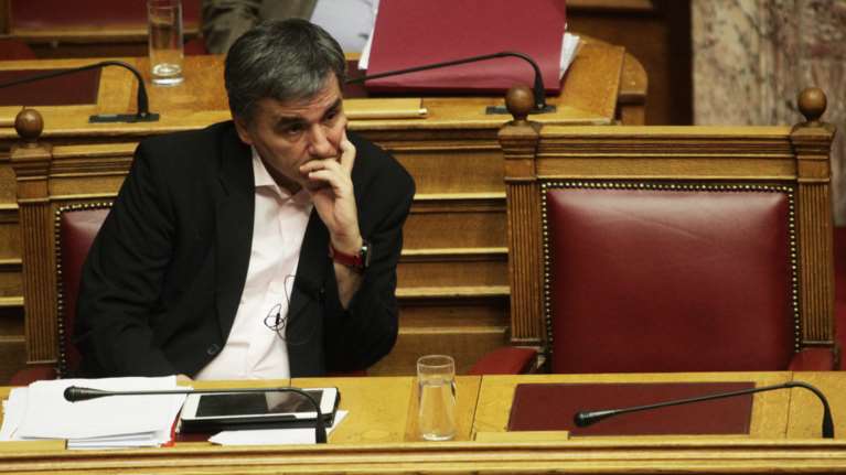 Στάση πληρωμών από το Δημόσιο για τα «εικονικά» πλεονάσματα