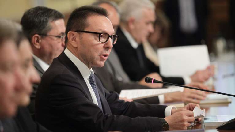 Συμβιβασμό για να κλείσει η αξιολόγηση, ζητά ο Γιάννης Στουρνάρας