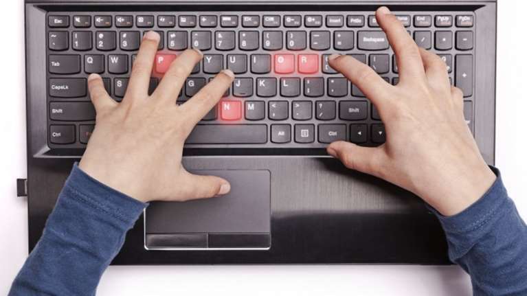 Διακινούσε υλικό παιδικής πορνογραφίας στο διαδίκτυο