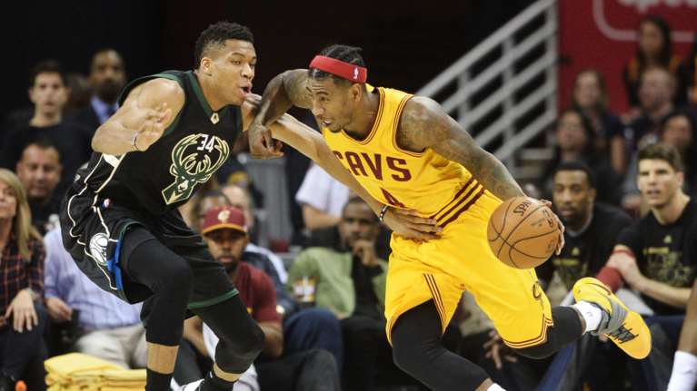 Η τάπα του Αντετοκούνμπο στο TOP 10 του ΝΒΑ-βίντεο