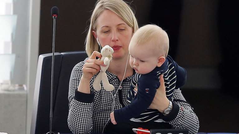 Το μωράκι που «έλιωσε» το ευρωκοινοβούλιο στο Στρασβούργο