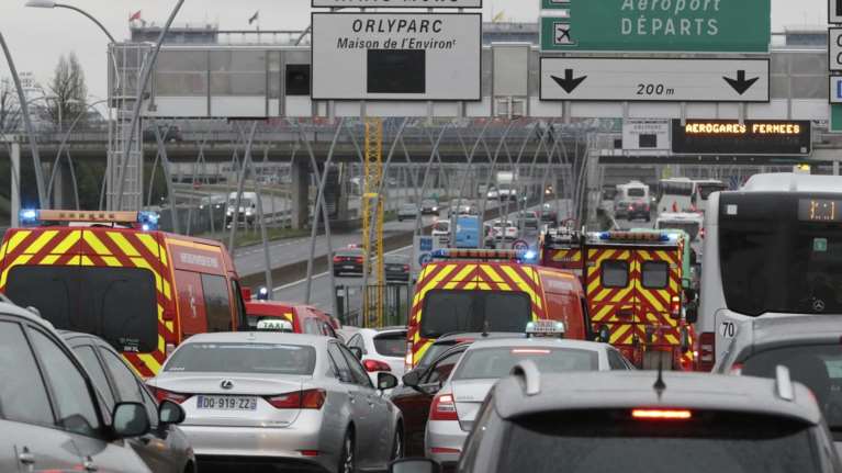 Πανικός στο αεροδρόμιο του Ορλί-Πρώτες εικόνες