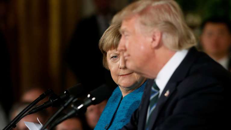 Επίθεση Τραμπ κατά Μέρκελ και μπλόκο στο κείμενο των G20