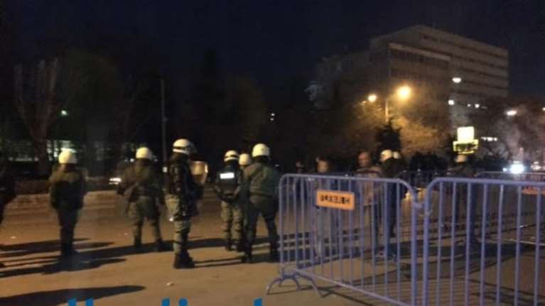 Θεσσαλονίκη: Ένταση μπροστά στο Παλαι ντε Σπόρ από οπαδούς του ΠΑΟΚ