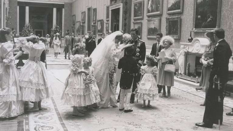 Η απομυθοποίηση: Τι έκανε ο Κάρολος τη νύχτα πριν παντρευτεί τη Νταϊάνα;