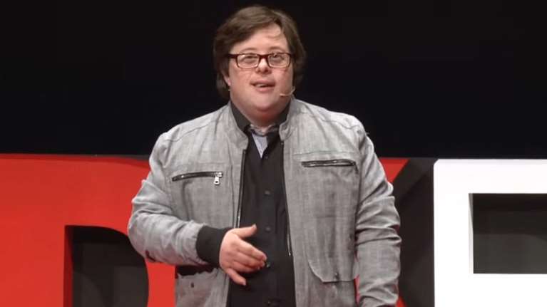 Η συγκλονιστική μαρτυρία του 1ου πτυχιούχου Πανεπιστημίου με σύνδρομο Down