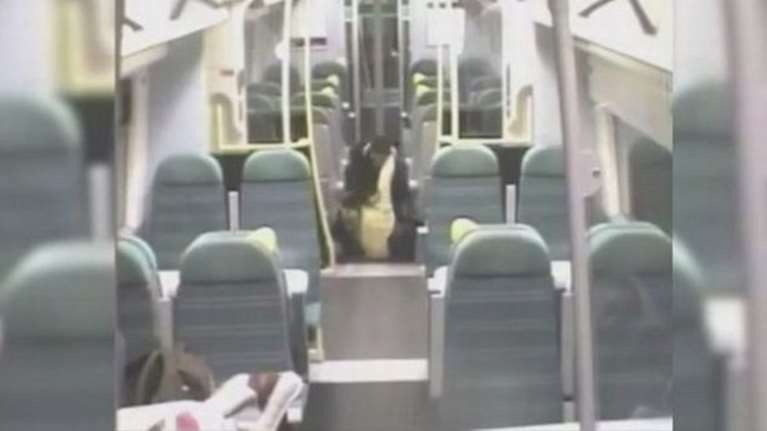 Τον ξύπνησε σε λάθος στάση κι έφαγε της χρονιάς του