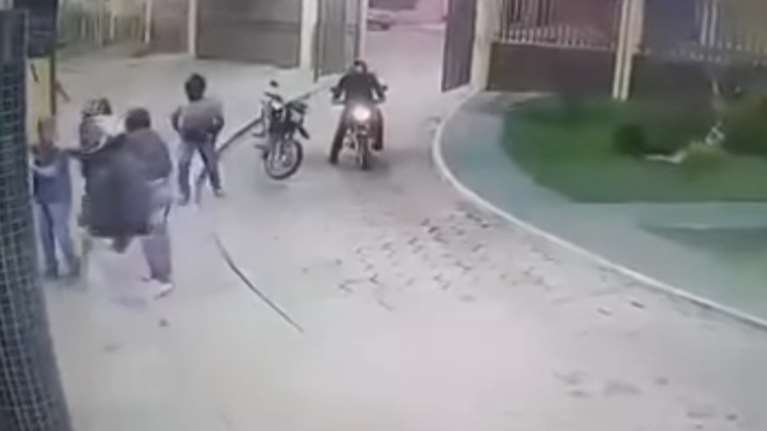 Αιχμαλώτισαν τους φύλακες και εκτέλεσαν ακτιβιστή