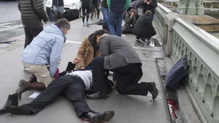 Σοκάρουν οι πρώτες εικόνες από την επίθεση στο Λονδίνο