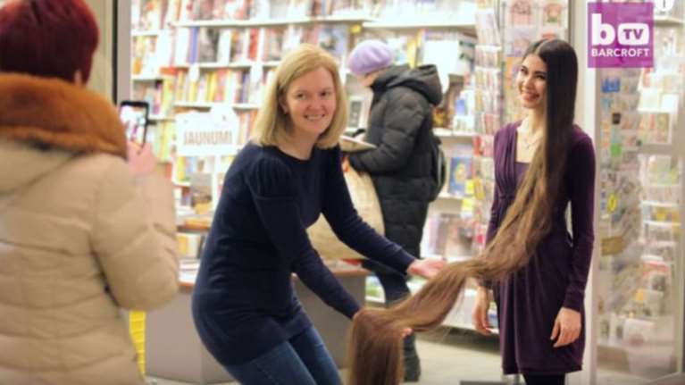 Λετονή η σύγχρονη Ραπουνζέλ με μαλλιά...2,3 μέτρα  video