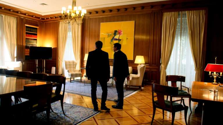 Μονά-ζυγά με το ΔΝΤ, τυφλόμυγα με τα μέτρα, κρυφτό με τους 180