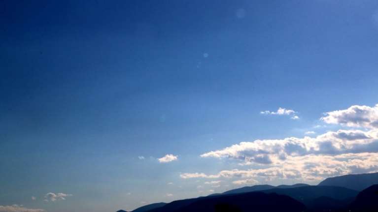 Αίθριος θα είναι ο καιρός σήμερα με λίγες τοπικές νεφώσεις