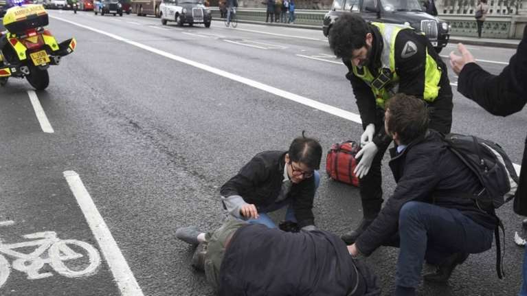 Nέο βίντεο λίγο μετά την επίθεση στο Λονδίνο - Σκληρές εικόνες