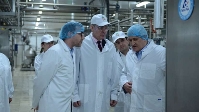 Επίσκεψη του Πρέσβη των Η.Π.Α. στην ΤΥΡΑΣ των Ελληνικών Γαλακτοκομείων