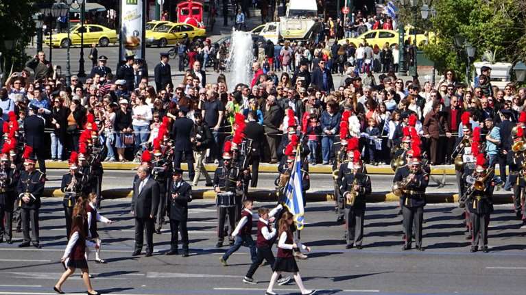 Ολοκληρώθηκε η μαθητική παρέλαση στο κέντρο της Αθήνας