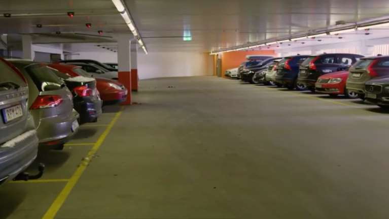 Αυτό το Volvo το αφήνεις έξω από το γκαράζ, μπαίνει μόνο του και παρκάρει!