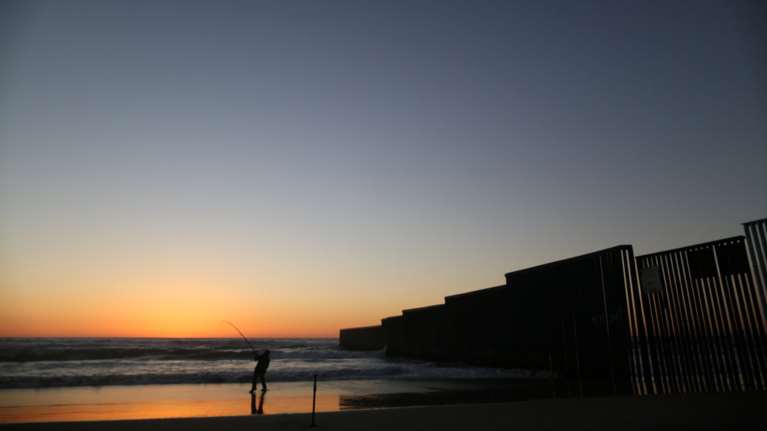 Σύνορα ΗΠΑ - Μεξικού: Απελπισία και όνειρα στον φράκτη του Μπους