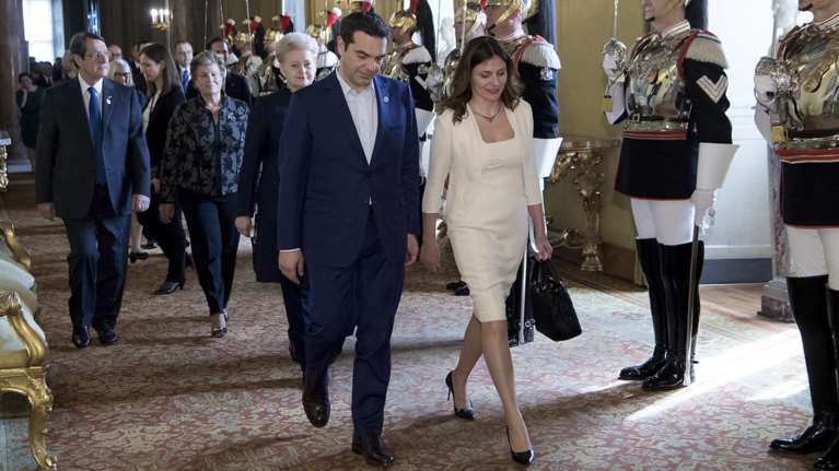 Γεύμα στη Ρώμη: Ο Αλέξης Τσίπρας στα μπλε και η Μπέτυ Μπαζιάνα στα λευκά