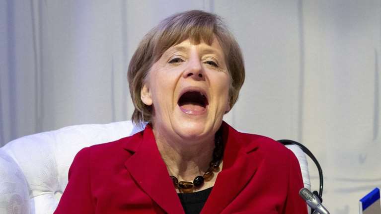 Γιατί η Μέρκελ έσκασε στα γέλια στη Σύνοδο της Ρώμης;