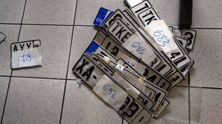 Εφοριακός απολύθηκε επειδή εξέδιδε «μαϊμού» τέλη κυκλοφορίας