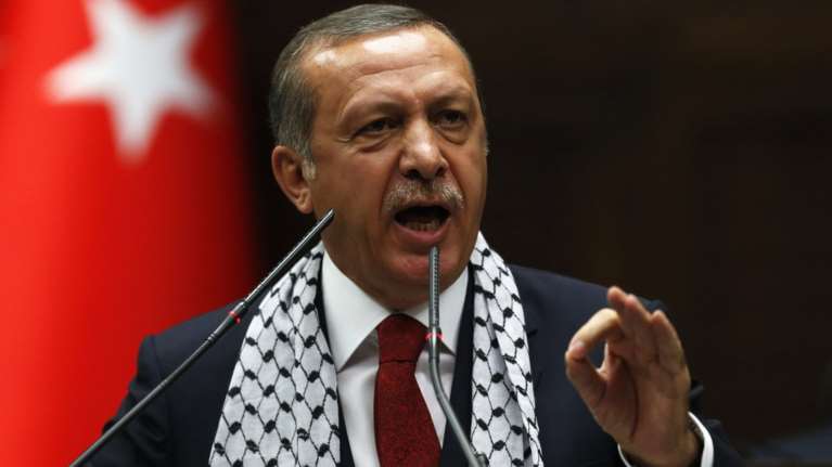 Εξαλλος (πάλι) ο Ερντογάν για τη συνάντηση του Πάπα με τους 27 της ΕΕ