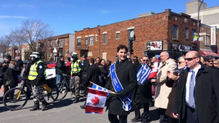 O Τζάστιν Τριντό στην παρέλαση της 25ης Μαρτίου στο Μόντρεαλ