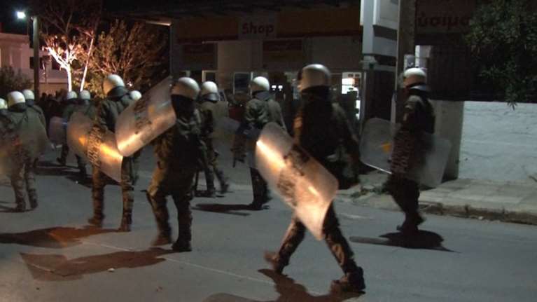 Επιχείρηση της ΕΛΑΣ με 10 προσαγωγές στον καταυλισμό στη Σούδα