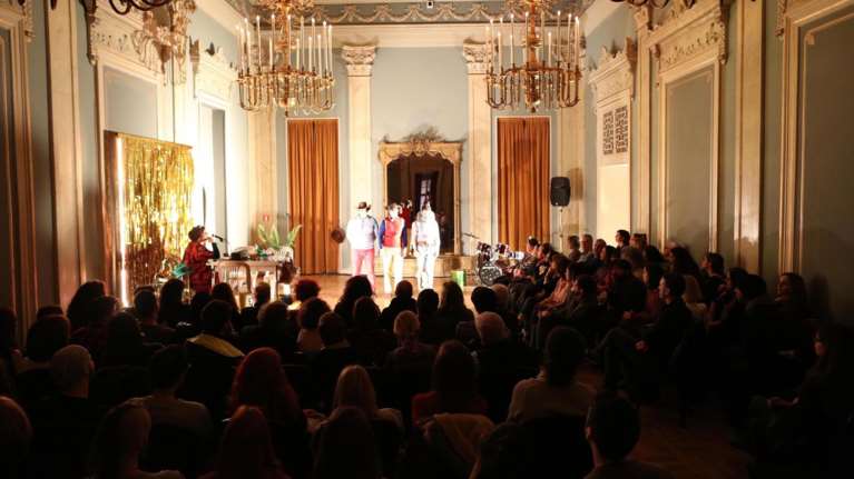 «Μπαμπά Χορεύεις;»: Μία ιδιαίτερη παράσταση στο Δημοτικό Θέατρο Πειραιά