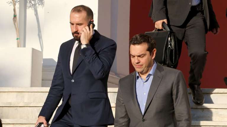 Εφευρίσκουν «εχθρούς» στο Μαξίμου για να... μαζέψουν το κόμμα