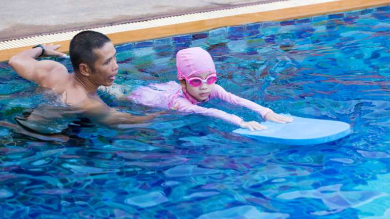 Σε ποιο πανεπιστήμιο για να πάρεις πτυχίο, πρέπει να ξέρεις κολύμπι;