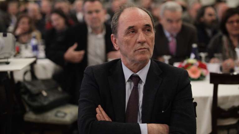 Μασάζ και...ντρίπλες Σταθάκη στους βουλευτές για τη ΔΕΗ