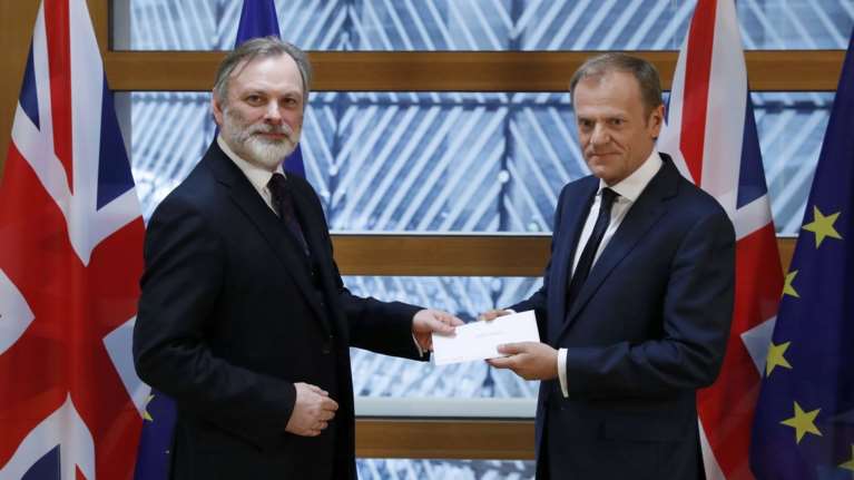 Η Μέι πάτησε το κουμπί του Brexit: H Βρετανία φεύγει από την ΕΕ