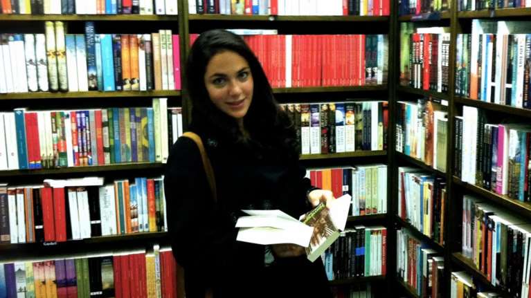 Η εντυπωσιακή 30χρονη σύμβουλος του Κυριάκου Μητσοτάκη