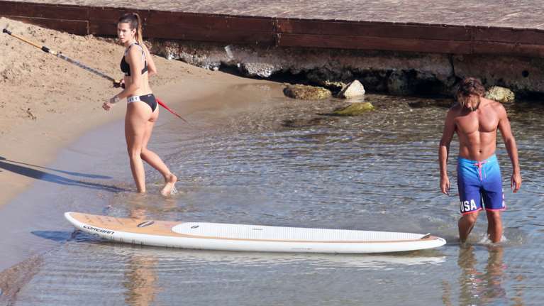 Μαρακάκης - Θωμοπούλου: Εξόρμηση για θαλάσσια σπορ στη Βουλιαγμένη