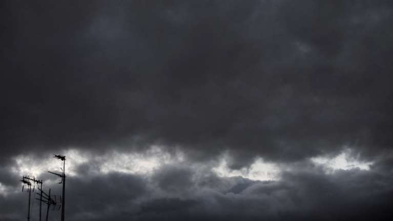 Καιρός: Νεφώσεις, βροχές αλλά και άνοδος της θερμοκρασίας