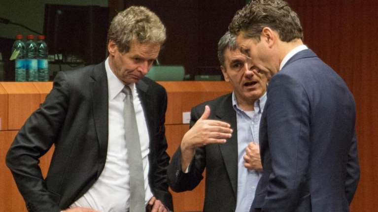 Και μείωση αφορολόγητου και μαχαίρι στις συντάξεις από το 2019