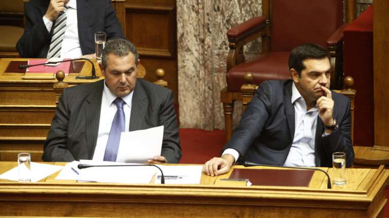 «Μασάζ» σε ΣΥΡΙΖΑ - ΑΝΕΛ υπό τον φόβο της «ηλεκτροπληξίας»