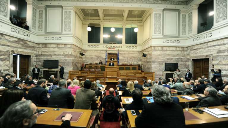 Νέες ακροβασίες μετά το σοκ από τα σκληρά μέτρα που έρχονται