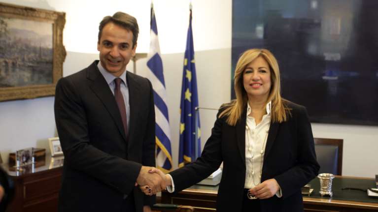 Το τετ α τετ του Κυριάκου με την Φώφη στη Βουλή